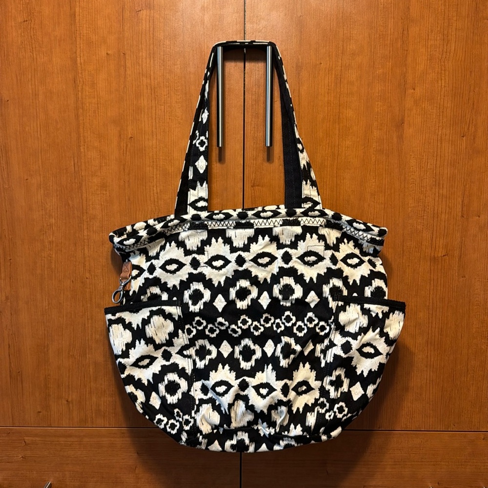Black and white Thirty one bag